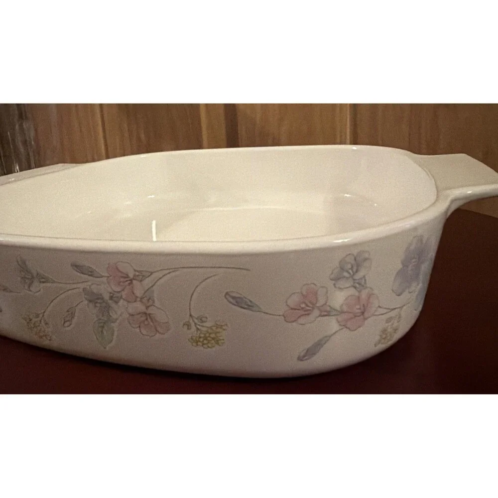 CorningWare A-10-B, 2.5L Floral Square Casserole Baking Dish.Excellent Condition
